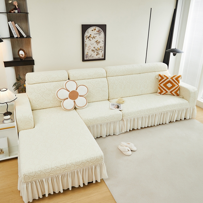 91家纺网 家纺一手货源 找家纺 丝绮鹿 2024新款雕花绒年华系列裙边沙发套（贵妃图） 米白