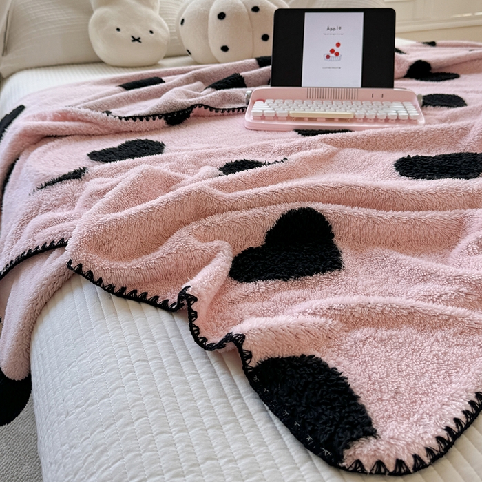 91家纺网 家纺一手货源 找家纺 吉象家纺 2024新款A类高克重棉舒绒贝壳包边毛毯 爱心粉