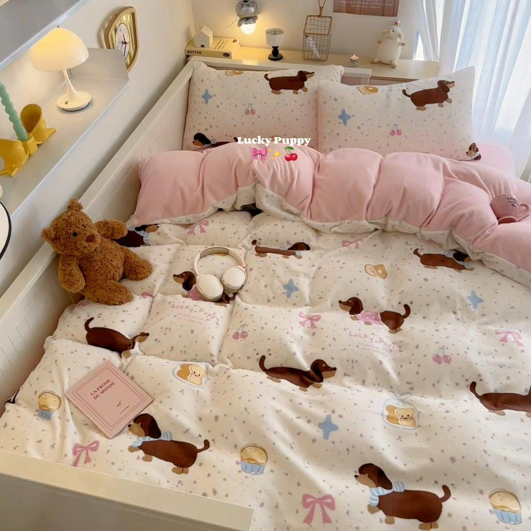 91家纺网 家纺一手货源 找家纺 呗旺鹿 2024新款高克重卡通印花毛巾绣牛奶绒四件套 狗狗派对