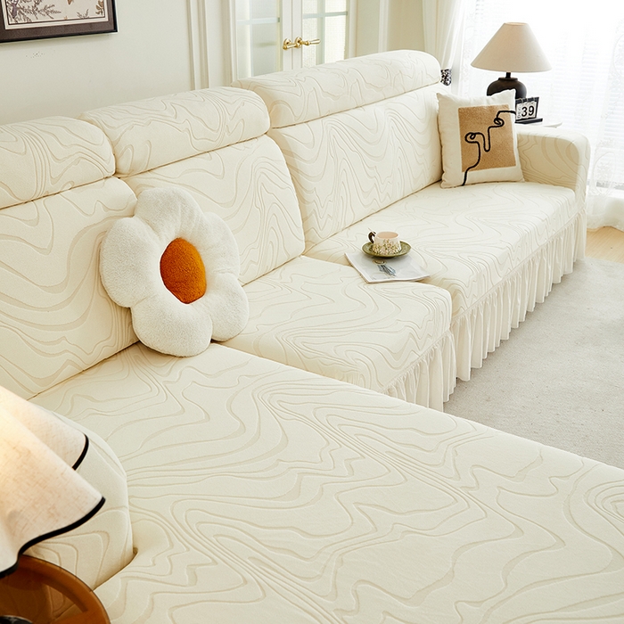 91家纺网 家纺一手货源 找家纺 丝绮鹿 2024新款雕花绒曲意系列沙发套裙边款（贵妃图） 米白
