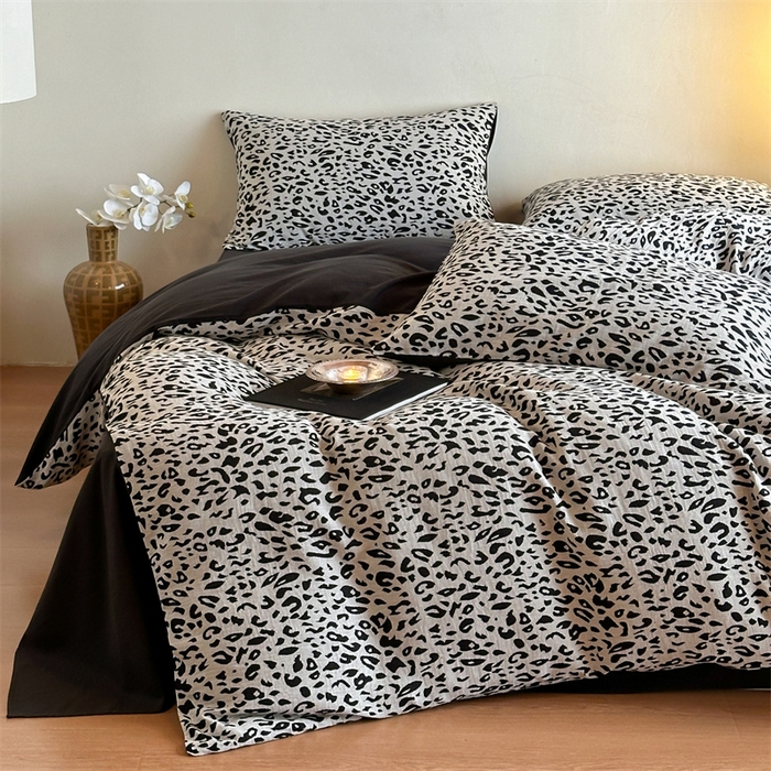 91家纺网 家纺一手货源 找家纺 梦享生活家居 2024新款双层纱黑灰提花系列四件套 黑白豹纹