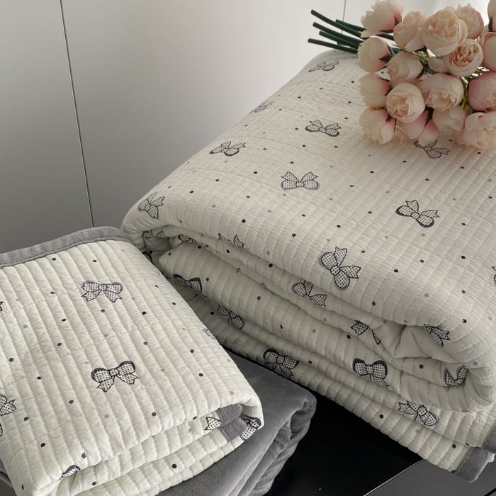 91家纺网 家纺一手货源 找家纺 莱豫家纺 2024新款砂洗棉加绒床盖三件套（叠拍图） 蝴蝶结灰