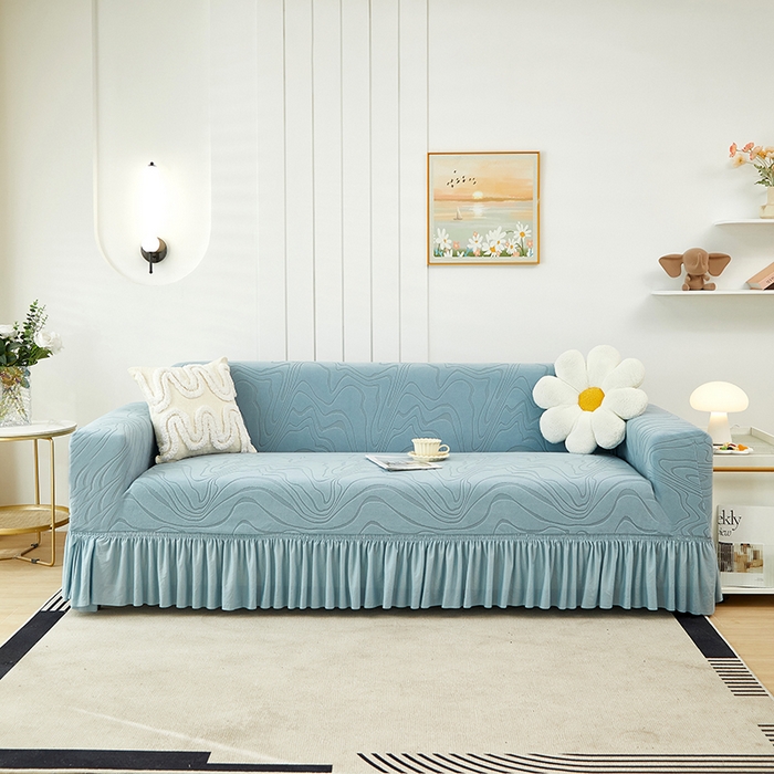 91家纺网 家纺一手货源 找家纺 丝绮鹿 2024新款雕花绒曲意系列沙发套裙边款（三人图） 淡蓝