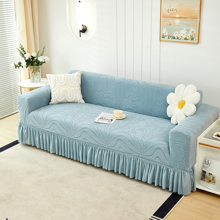 91家纺网 家纺一手货源 找家纺 丝绮鹿 2024新款雕花绒曲意系列沙发套裙边款（三人图） 淡蓝