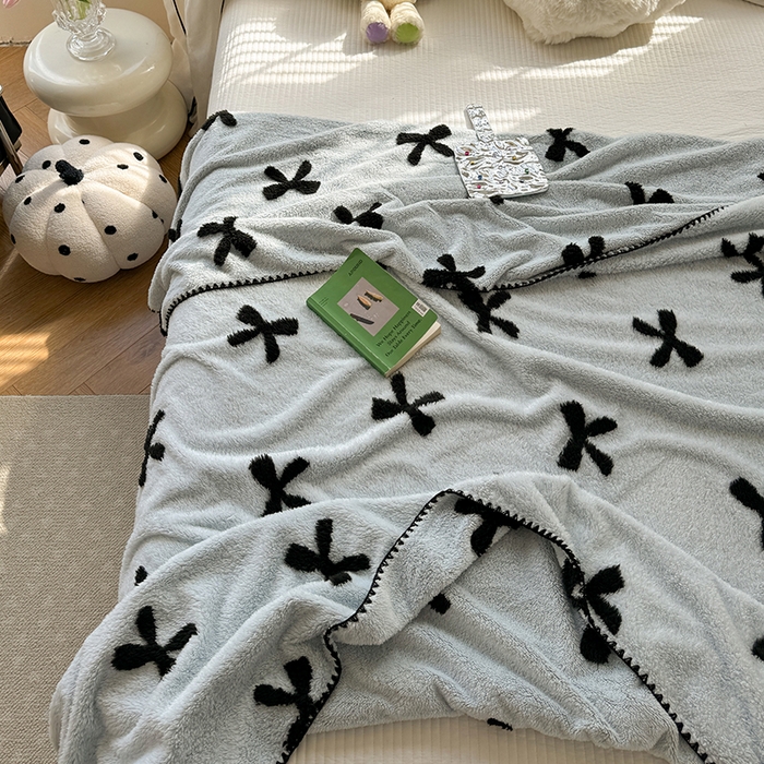 91家纺网 家纺一手货源 找家纺 吉象家纺 2024新款A类高克重棉舒绒贝壳包边毛毯 同心结