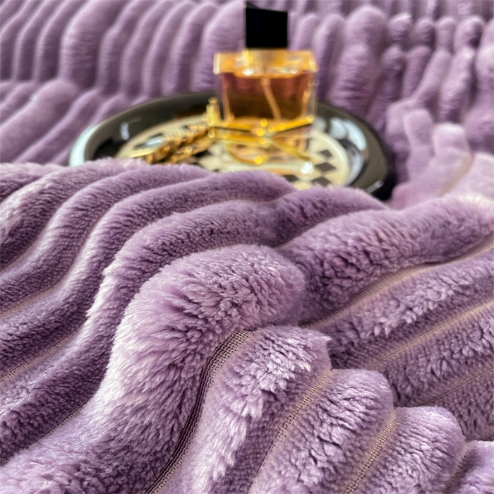 91家纺网 家纺一手货源 找家纺 梦舒羽 2025新款兔毛绒子母条枕套 魅力紫