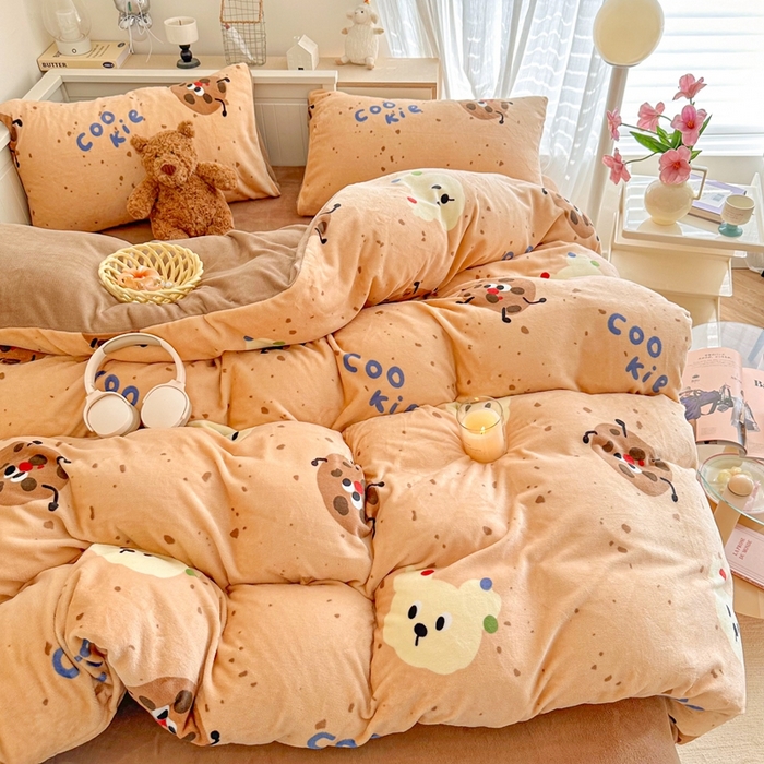 91家纺网 家纺一手货源 找家纺 呗旺鹿 2024新款高克重卡通印花毛巾绣牛奶绒四件套 萌宠曲奇