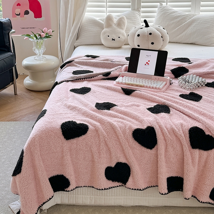 91家纺网 家纺一手货源 找家纺 吉象家纺 2024新款A类高克重棉舒绒贝壳包边毛毯 爱心粉