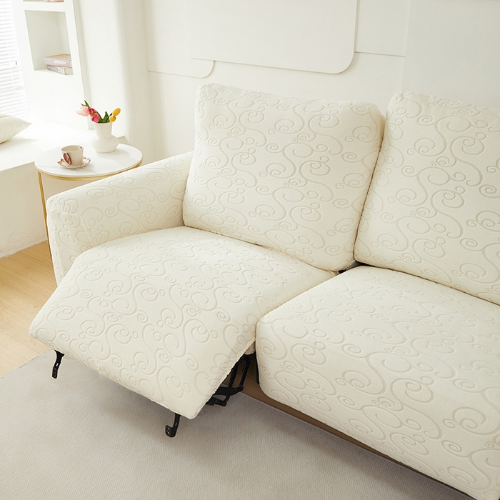 91家纺网 家纺一手货源 找家纺 丝绮鹿 2024新款雕花绒年华系列-芝华士沙发套 米白