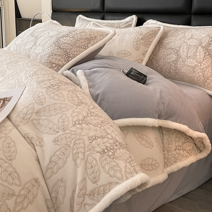 91家纺网 家纺一手货源 找家纺 （总）极简 2024新款加厚保暖高克重立体雕花牛奶绒四件套