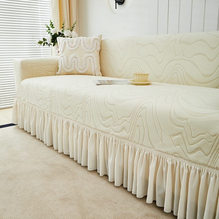 91家纺网 家纺一手货源 找家纺 丝绮鹿 2024新款雕花绒曲意系列沙发套裙边款（三人图） 米白