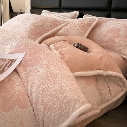 91家纺网 家纺一手货源 找家纺 （总）极简 2024新款加厚保暖高克重立体雕花牛奶绒四件套