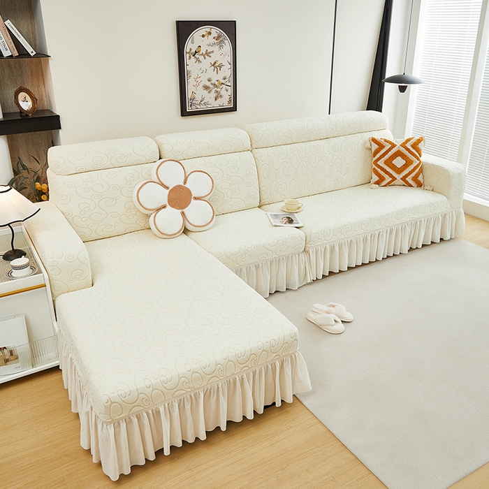 91家纺网 家纺一手货源 找家纺 丝绮鹿 2024新款雕花绒年华系列裙边沙发套（贵妃图） 米白