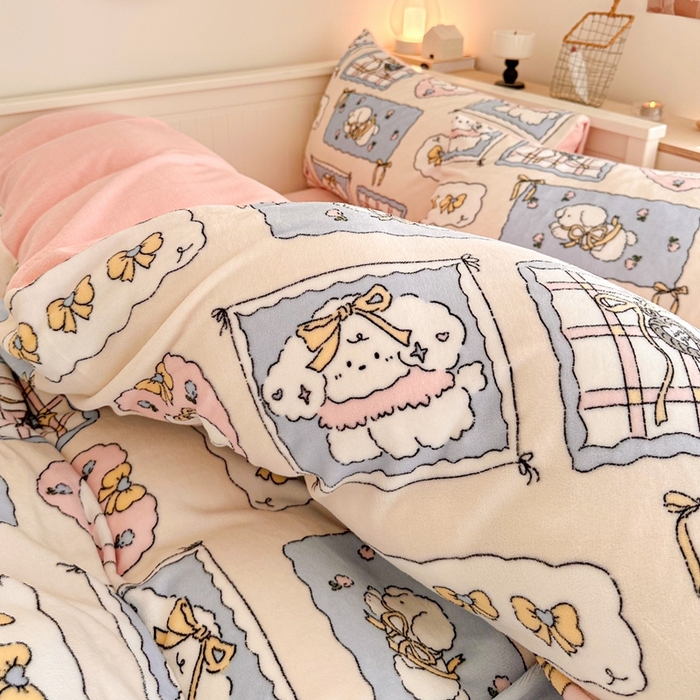 91家纺网 家纺一手货源 找家纺 呗旺鹿 2024新款高克重卡通印花毛巾绣牛奶绒四件套 蝴蝶结小狗-蓝