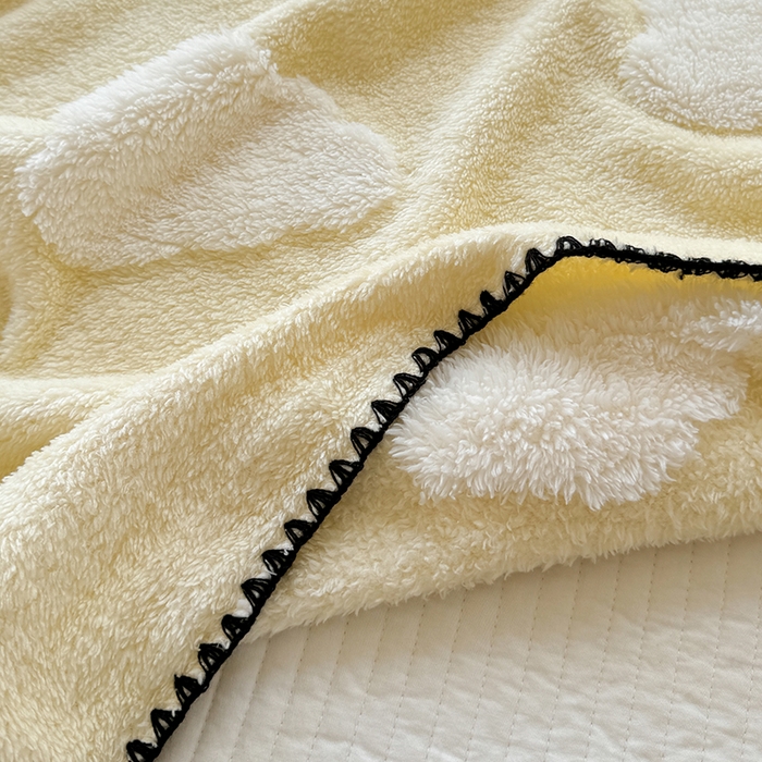 91家纺网 家纺一手货源 找家纺 吉象家纺 2024新款A类高克重棉舒绒贝壳包边毛毯 白云朵朵黄