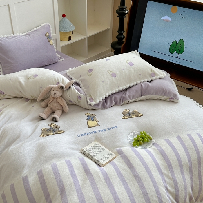 91家纺网 家纺一手货源 找家纺 柚子YOUTH 2024新款毛球花边三拼牛奶绒四件套 小紫兔