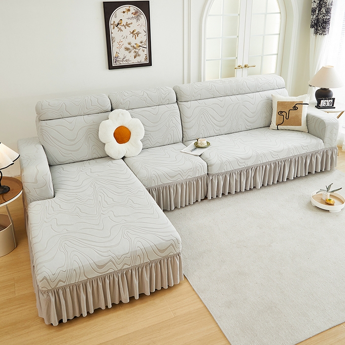 91家纺网 家纺一手货源 找家纺 丝绮鹿 2024新款雕花绒曲意系列沙发套裙边款（贵妃图） 浅灰