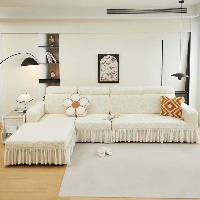 91家纺网 家纺一手货源 找家纺 丝绮鹿 2024新款雕花绒年华系列裙边沙发套（贵妃图） 米白