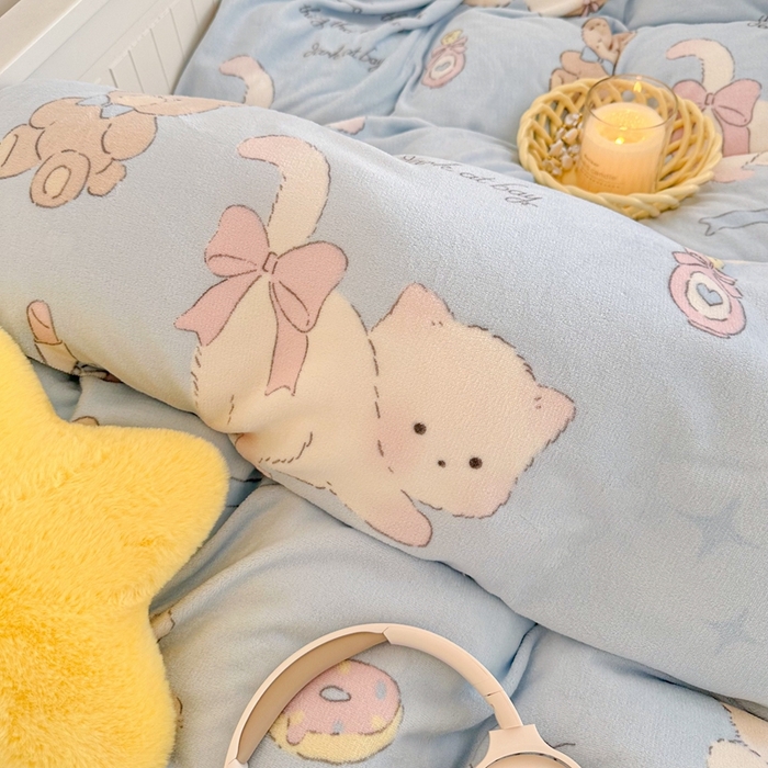 91家纺网 家纺一手货源 找家纺 呗旺鹿 2024新款高克重卡通印花毛巾绣牛奶绒四件套 咪咪乐园