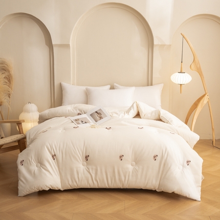 91家纺网 家纺一手货源 找家纺 艺菲阁家纺 2024新款水洗棉数码印花冬被 熊宝贝