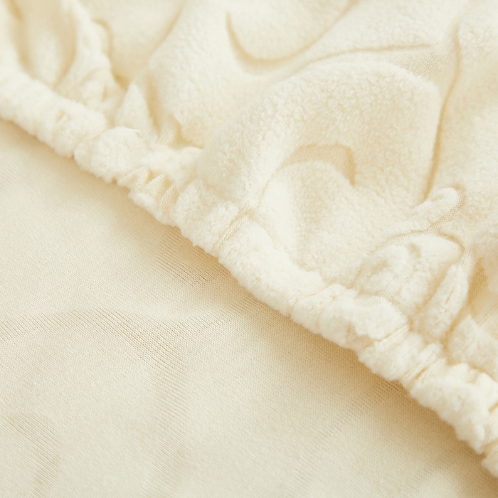 91家纺网 家纺一手货源 找家纺 丝绮鹿 2024新款雕花绒年华系列-弧形椅子套 米白