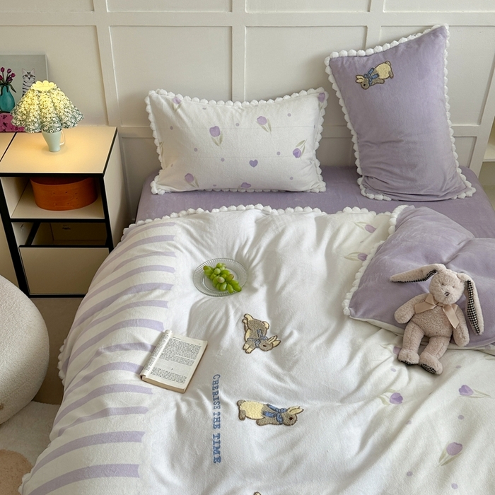 91家纺网 家纺一手货源 找家纺 柚子YOUTH 2024新款毛球花边三拼牛奶绒四件套 小紫兔