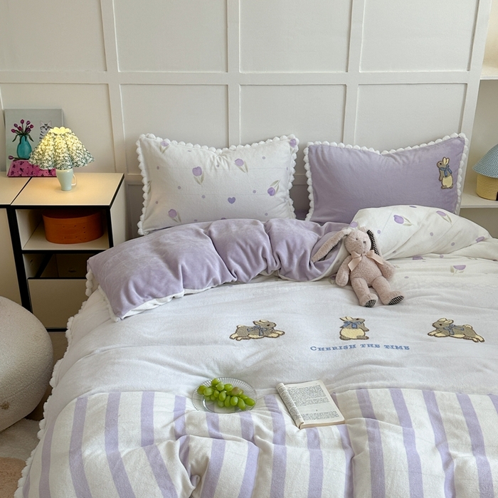 91家纺网 家纺一手货源 找家纺 柚子YOUTH 2024新款毛球花边三拼牛奶绒四件套 小紫兔