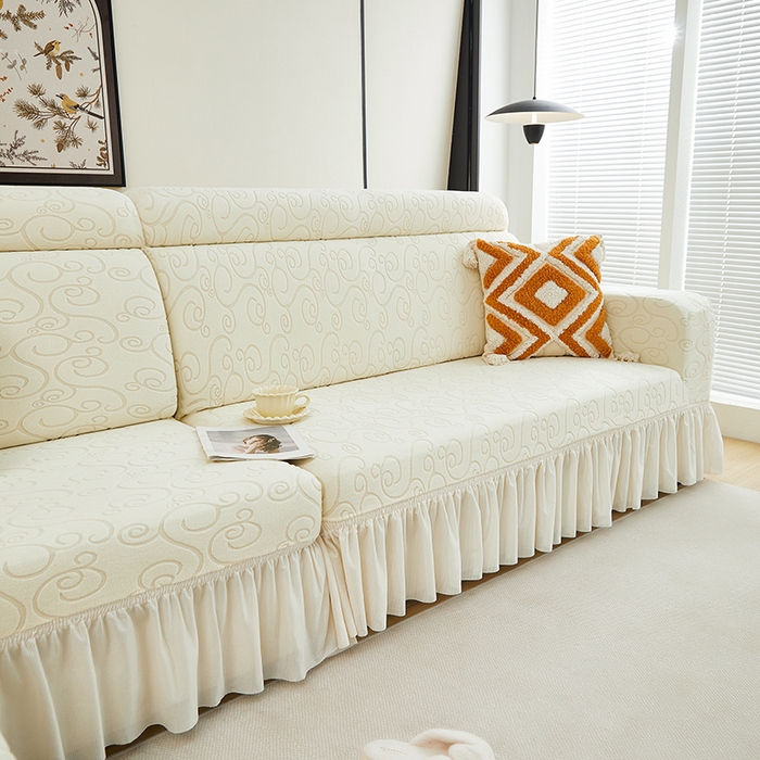 91家纺网 家纺一手货源 找家纺 丝绮鹿 2024新款雕花绒年华系列裙边沙发套（贵妃图） 米白