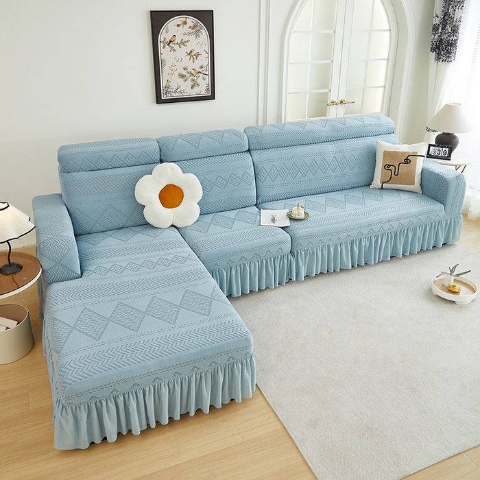 91家纺网 家纺一手货源 找家纺 丝绮鹿 2024新款雕花绒菲亚沙发套裙边款（贵妃图） 淡蓝