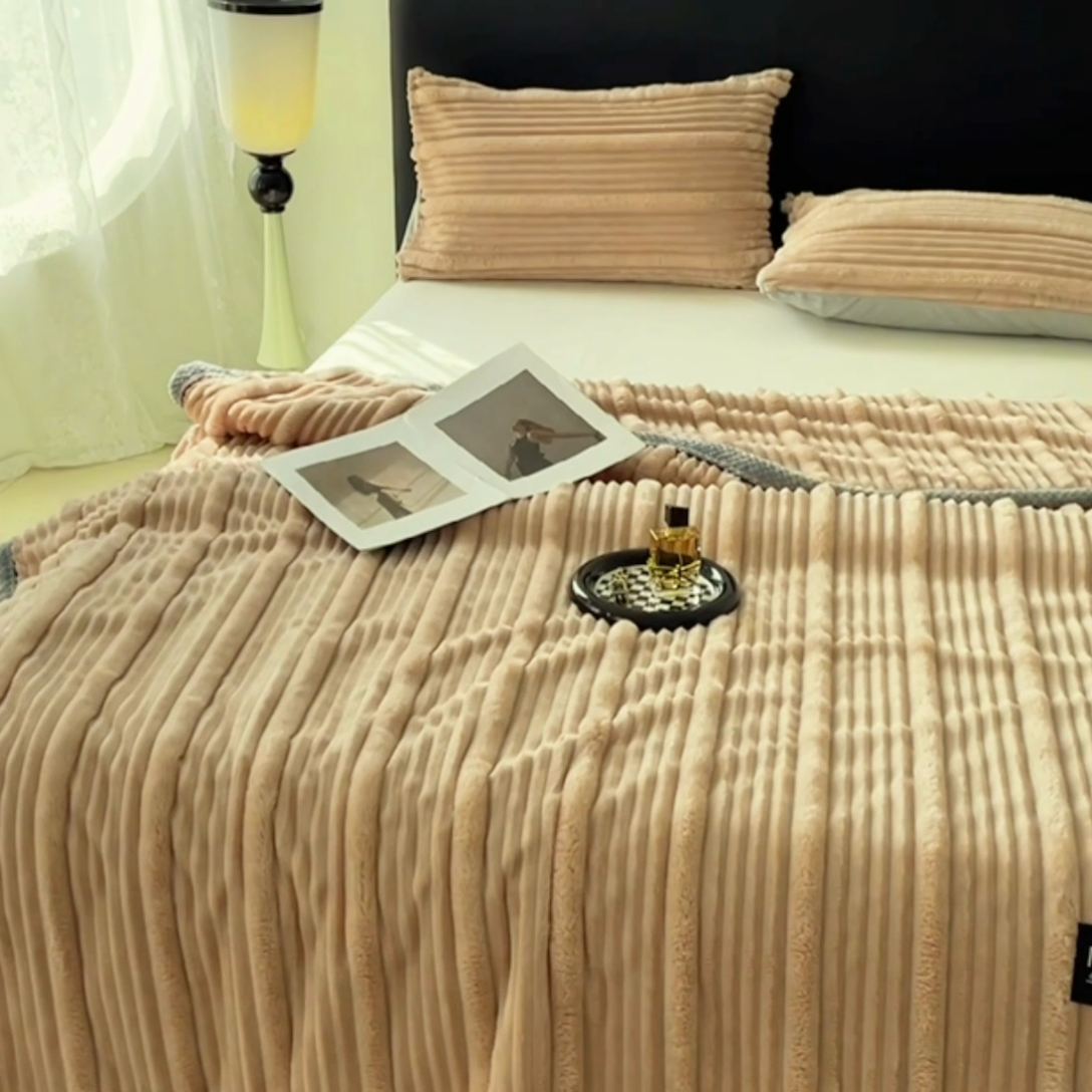 91家纺网 家纺一手货源 找家纺 梦舒羽 2025新款兔毛绒子母条枕套 卡其色