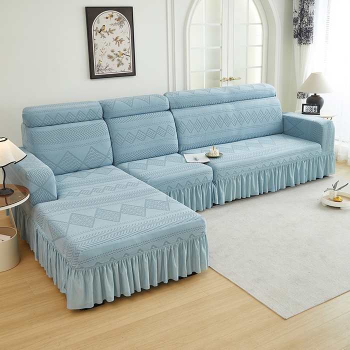 91家纺网 家纺一手货源 找家纺 丝绮鹿 2024新款雕花绒菲亚沙发套裙边款（贵妃图） 淡蓝