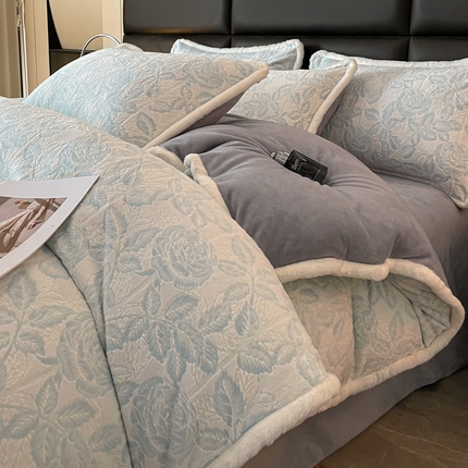 91家纺网 家纺一手货源 找家纺 （总）极简 2024新款加厚保暖高克重立体雕花牛奶绒四件套