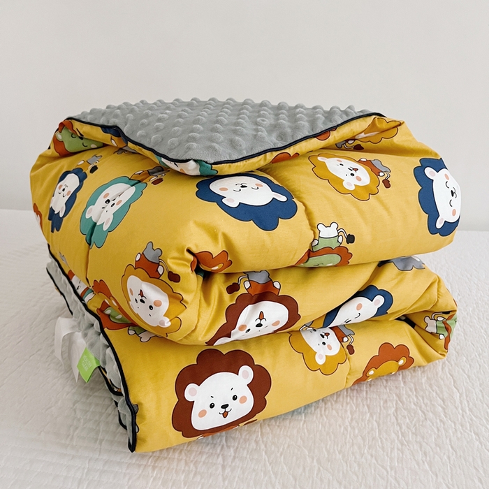 91家纺网 家纺一手货源 找家纺 吉咪兔 24年新款幼儿园卡通全棉豆豆被冬季纯棉儿童豆豆毯加厚棉被安抚秋冬宝宝被子 小狮子