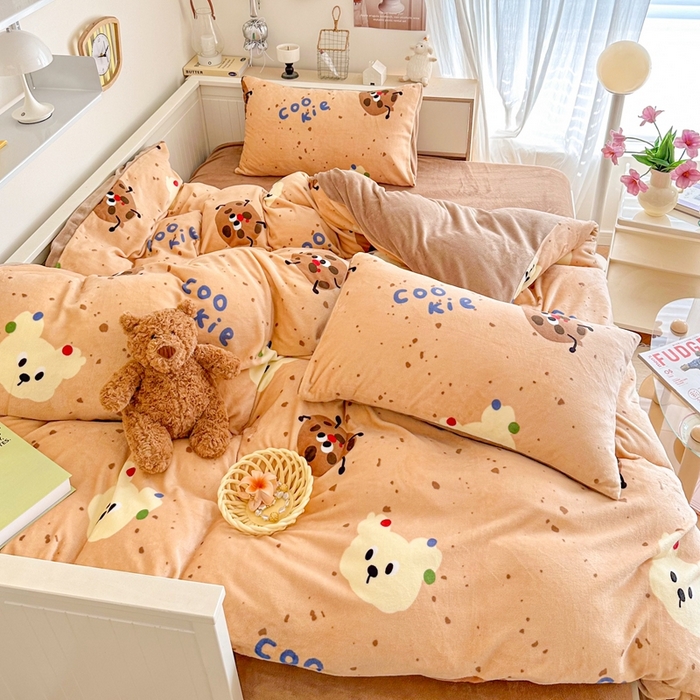 91家纺网 家纺一手货源 找家纺 呗旺鹿 2024新款高克重卡通印花毛巾绣牛奶绒四件套 萌宠曲奇