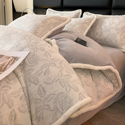 91家纺网 家纺一手货源 找家纺 （总）极简 2024新款加厚保暖高克重立体雕花牛奶绒四件套