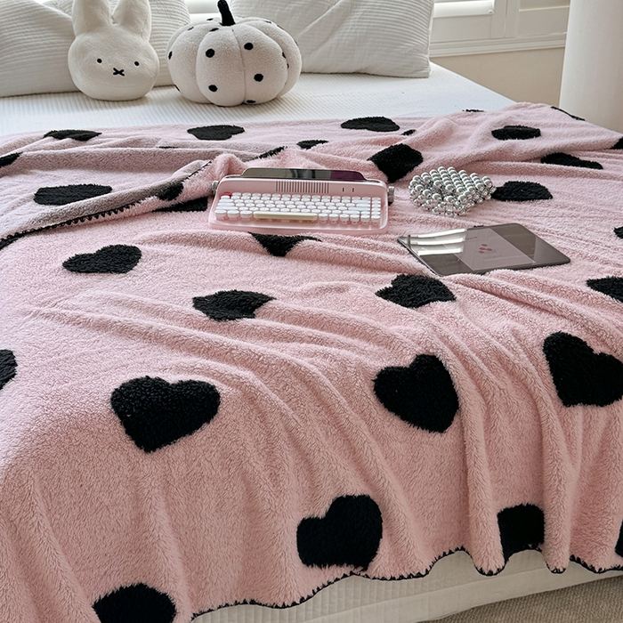 91家纺网 家纺一手货源 找家纺 吉象家纺 2024新款A类高克重棉舒绒贝壳包边毛毯 爱心粉