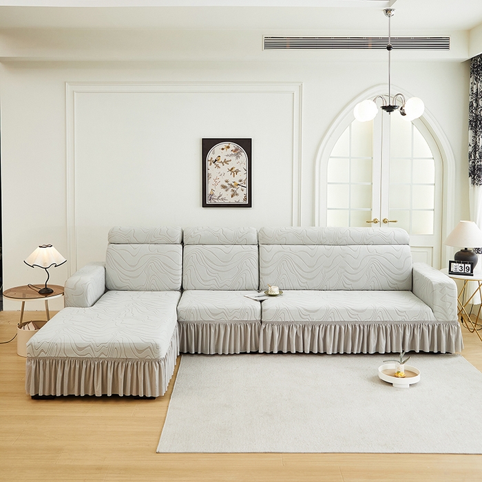 91家纺网 家纺一手货源 找家纺 丝绮鹿 2024新款雕花绒曲意系列沙发套裙边款（贵妃图） 浅灰