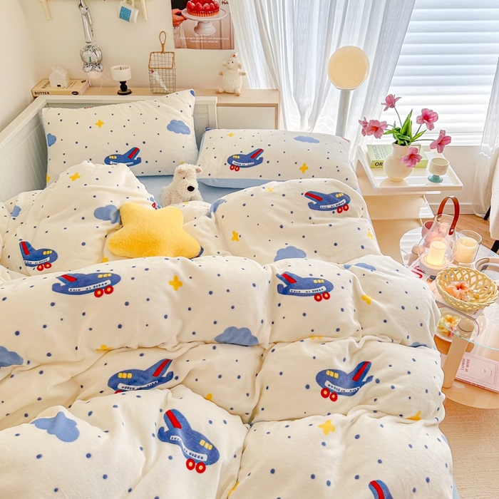 91家纺网 家纺一手货源 找家纺 呗旺鹿 2024新款高克重卡通印花毛巾绣牛奶绒四件套 小飞机