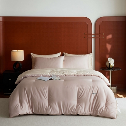 91家纺网 家纺一手货源 找家纺 丽笙 2024新款100S长绒棉纯棉懒宝儿嵌绳款四季被 戴妃粉