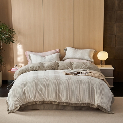 （总）时年家纺 2024新款高克重暖暖云朵牛奶绒工艺款四件套-素羽