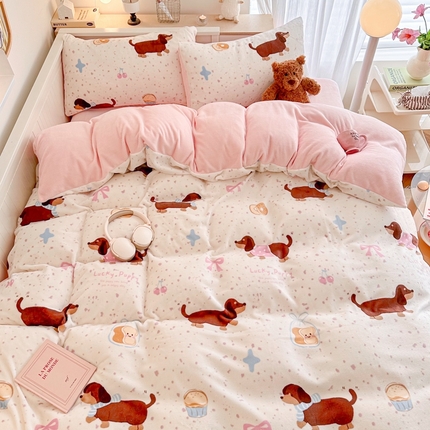 呗旺鹿 2024新款高克重卡通印花毛巾绣牛奶绒四件套 狗狗派对