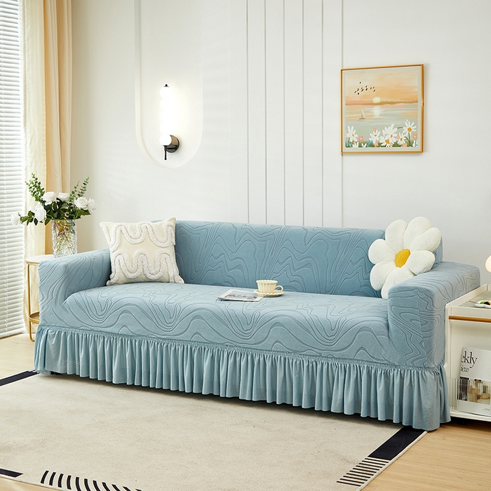 91家纺网 家纺一手货源 找家纺 丝绮鹿 2024新款雕花绒曲意系列沙发套裙边款（三人图） 淡蓝