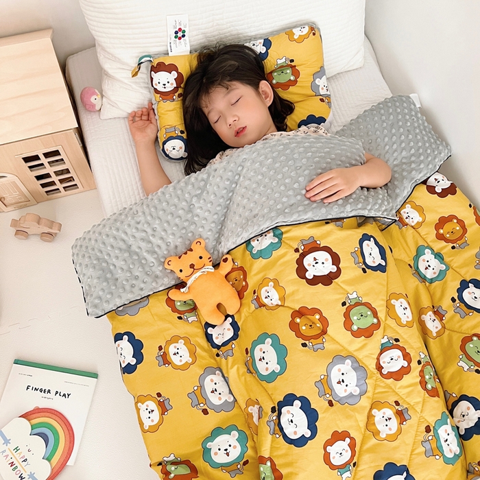 91家纺网 家纺一手货源 找家纺 吉咪兔 24年新款幼儿园卡通全棉豆豆被冬季纯棉儿童豆豆毯加厚棉被安抚秋冬宝宝被子 小狮子