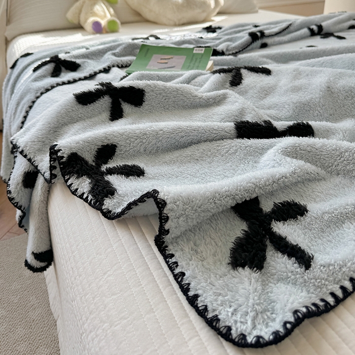 91家纺网 家纺一手货源 找家纺 吉象家纺 2024新款A类高克重棉舒绒贝壳包边毛毯 同心结