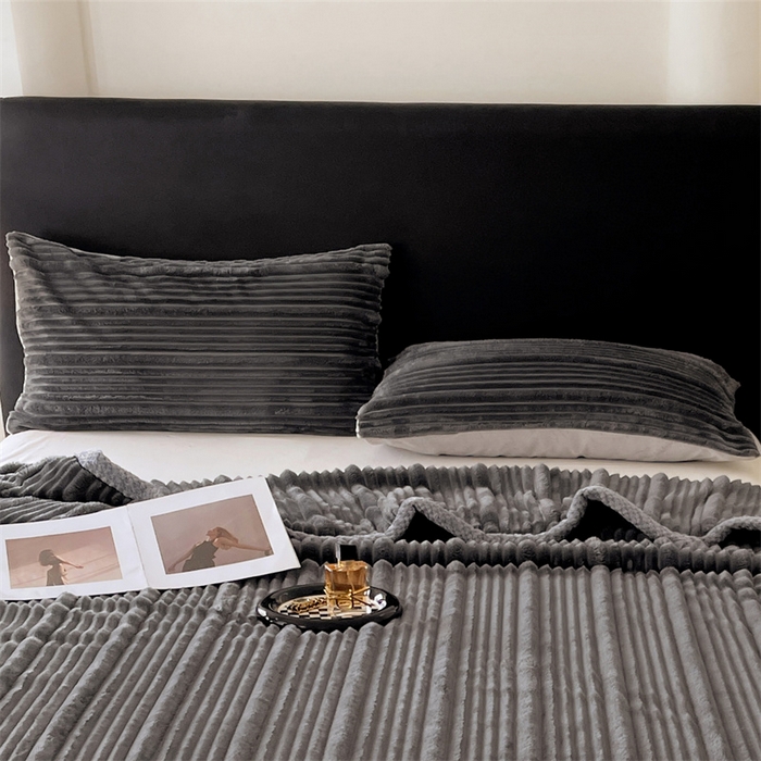 91家纺网 家纺一手货源 找家纺 梦舒羽 2025新款兔毛绒子母条枕套 深灰