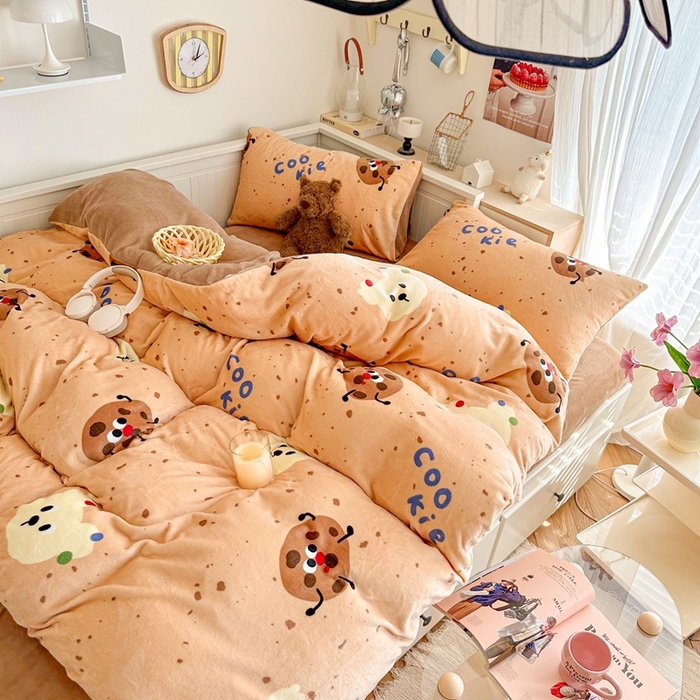 91家纺网 家纺一手货源 找家纺 呗旺鹿 2024新款高克重卡通印花毛巾绣牛奶绒四件套 萌宠曲奇