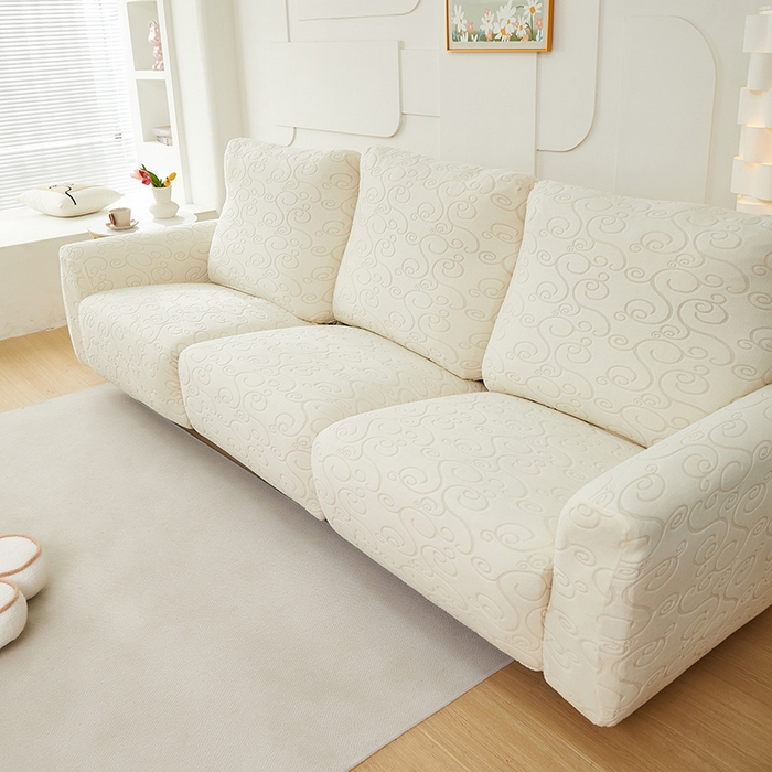 91家纺网 家纺一手货源 找家纺 丝绮鹿 2024新款雕花绒年华系列-芝华士沙发套 米白