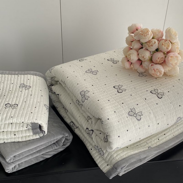 91家纺网 家纺一手货源 找家纺 莱豫家纺 2024新款砂洗棉加绒床盖三件套（叠拍图） 蝴蝶结灰