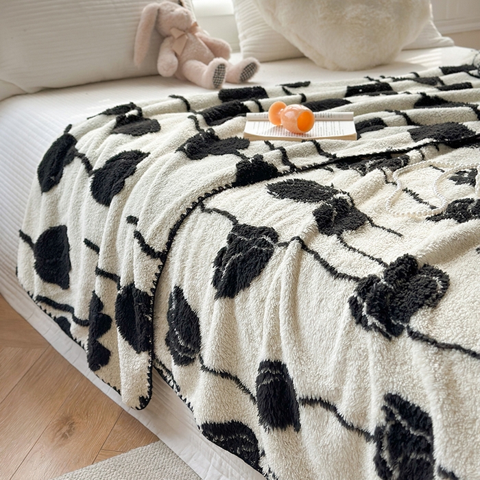 91家纺网 家纺一手货源 找家纺 吉象家纺 2024新款A类高克重棉舒绒贝壳包边毛毯 花儿朵朵