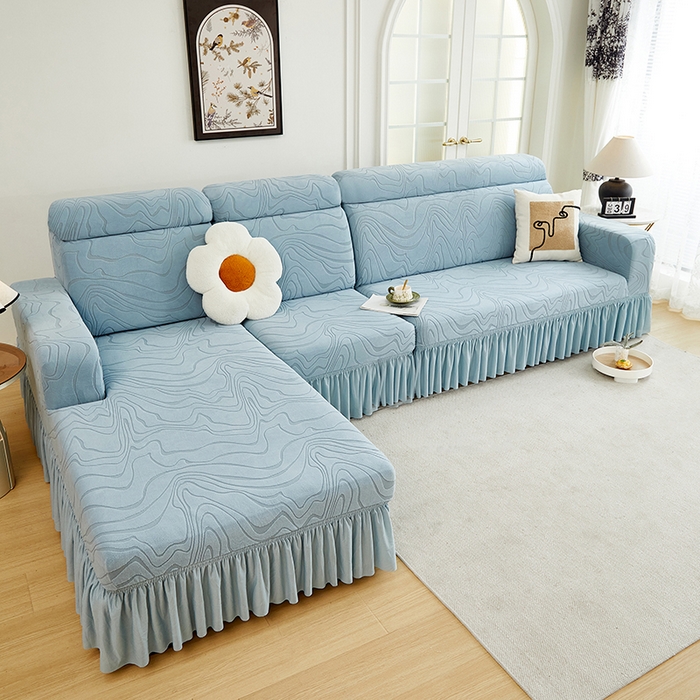 91家纺网 家纺一手货源 找家纺 丝绮鹿 2024新款雕花绒曲意系列沙发套裙边款（贵妃图） 淡蓝